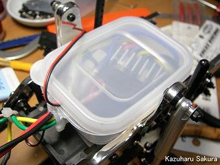 Gmade（ジーメイド） GS01 SAWBACK製作記 ～ 防水用のプラスチック容器をマウント